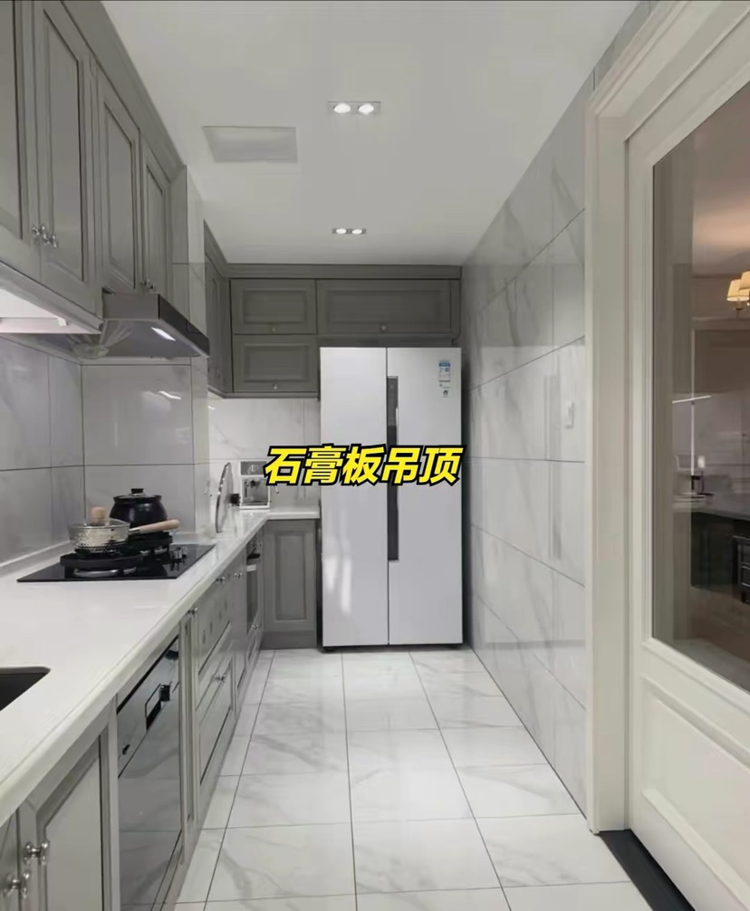 厨房吊顶，为什么更多人选择铝扣板，而不是石膏板？来听听大实话