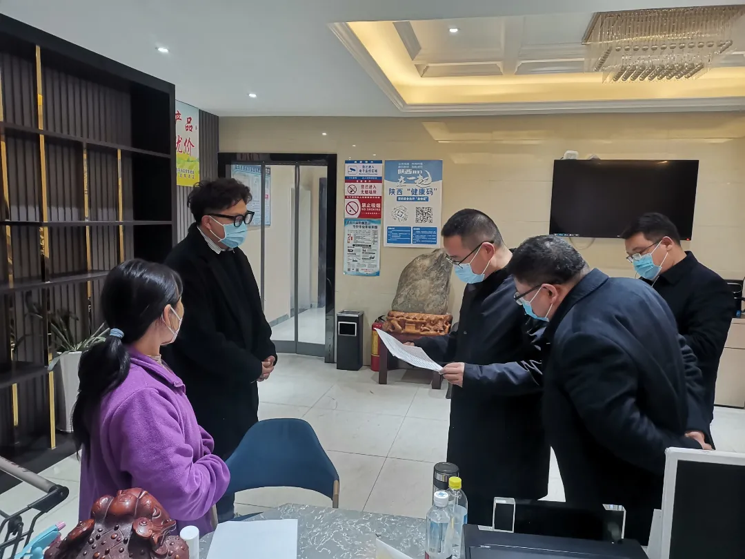 石泉县纪委监委突击暗访：坚决筑牢疫情防控安全防线