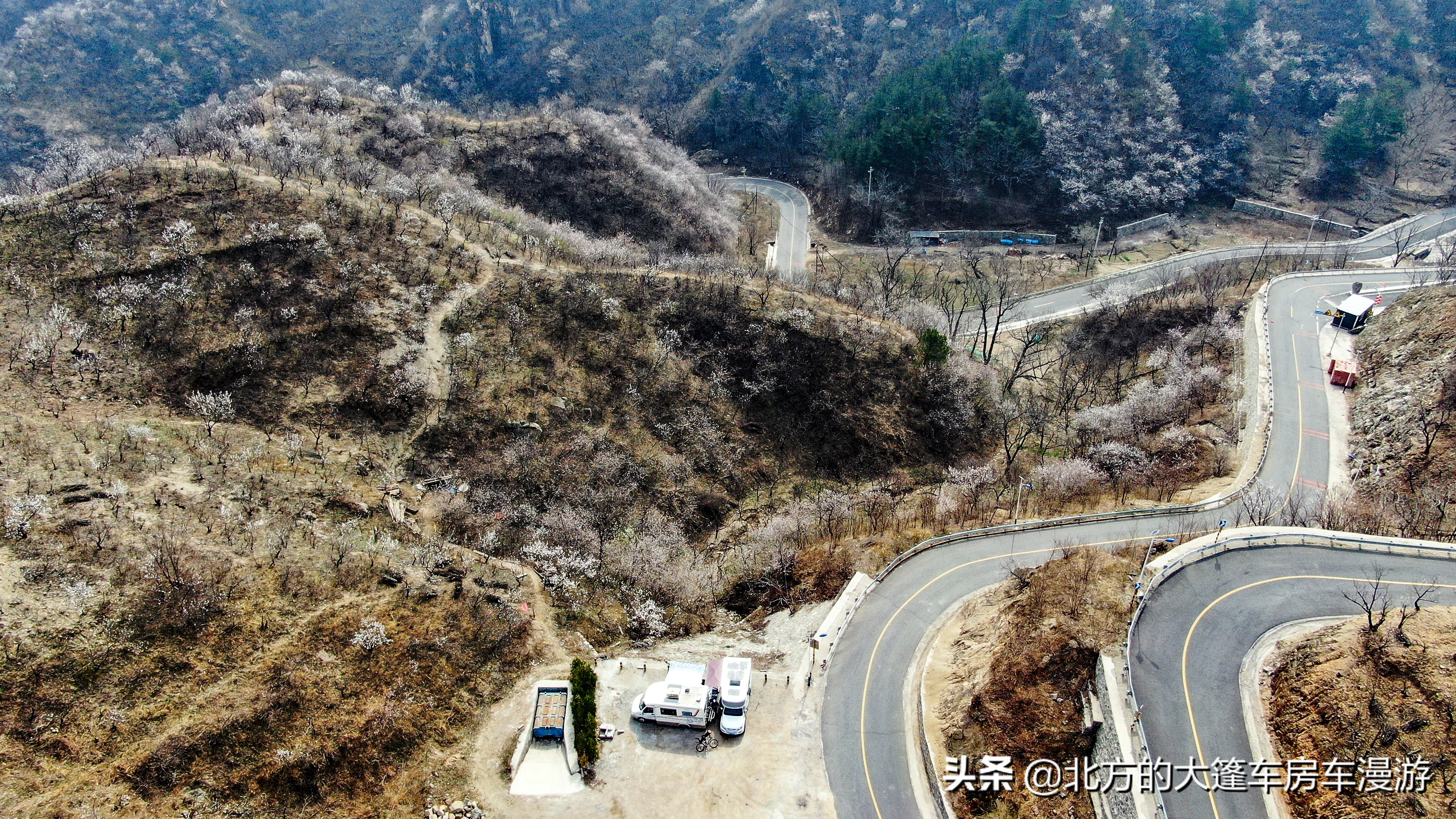 走过北京春天最美的盘山公路去那山桃花盛开的地方——龙泉峪长城