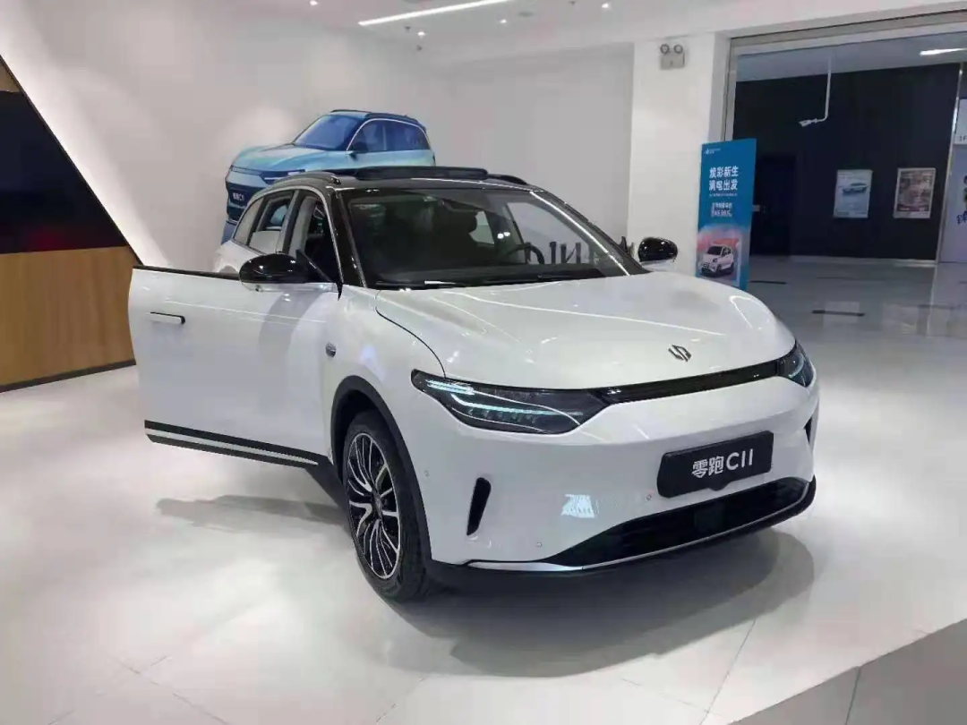 比亚迪海豹为啥火爆？预定车主：它平替奔驰实现了我的梦