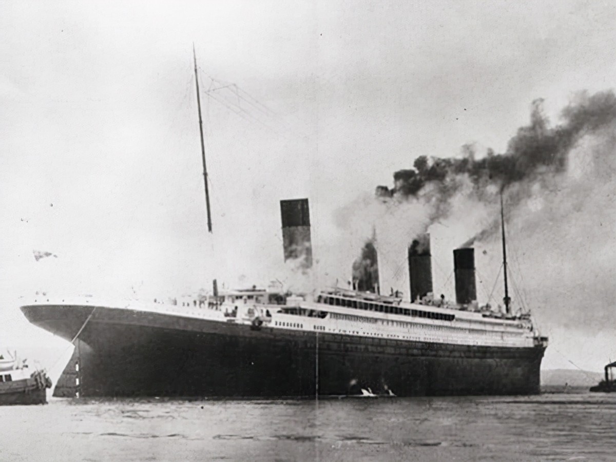 泰坦尼克号唯一幸存副船长，写下回忆录，详述不为人知的沉船细节
