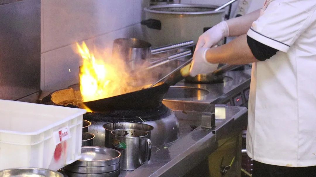 情暖校园！沈阳工业大学“暖心”工程进行中，暖胃又暖心！