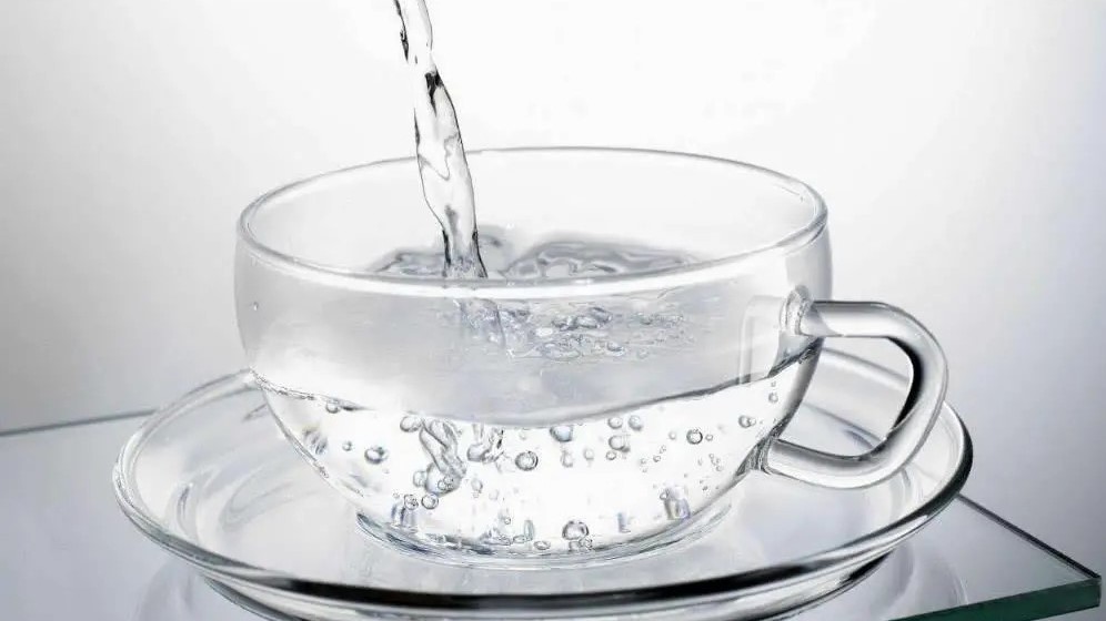 白开水放凉后堪比"慢性毒药"?常喝65℃的水会致癌?实验告诉你