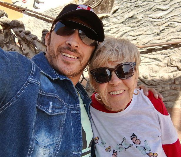 英国老奶奶爱上小50岁埃及小鲜肉，闪婚成功，英国首相回信支持