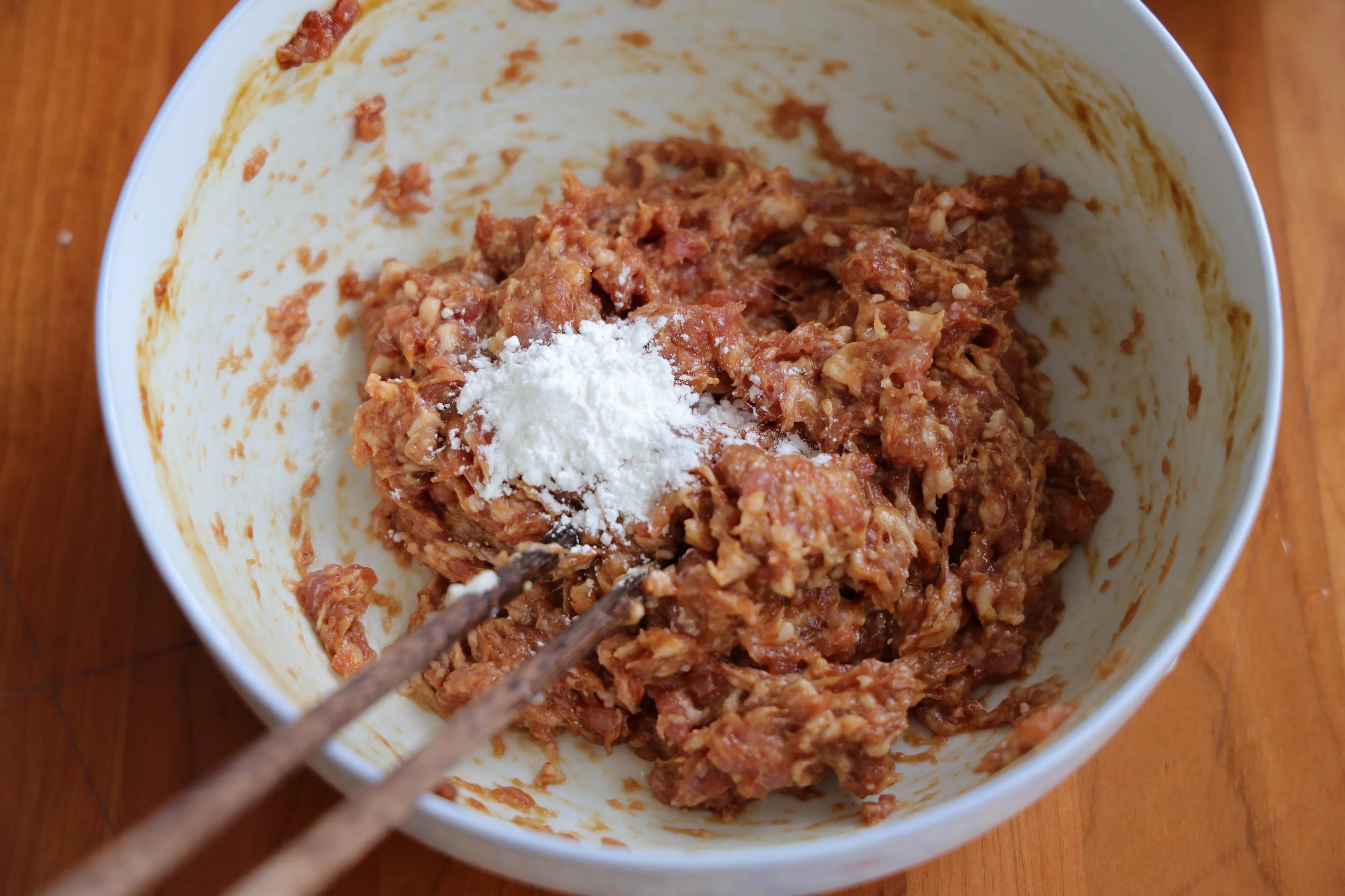 冬至要吃饺子，试试猪肉大葱饺子吧，看着非常精致，吃起来超香