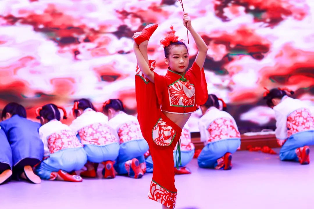 华阳实验小学举行“童星耀五月·艺术绽花开”群舞比赛（续）