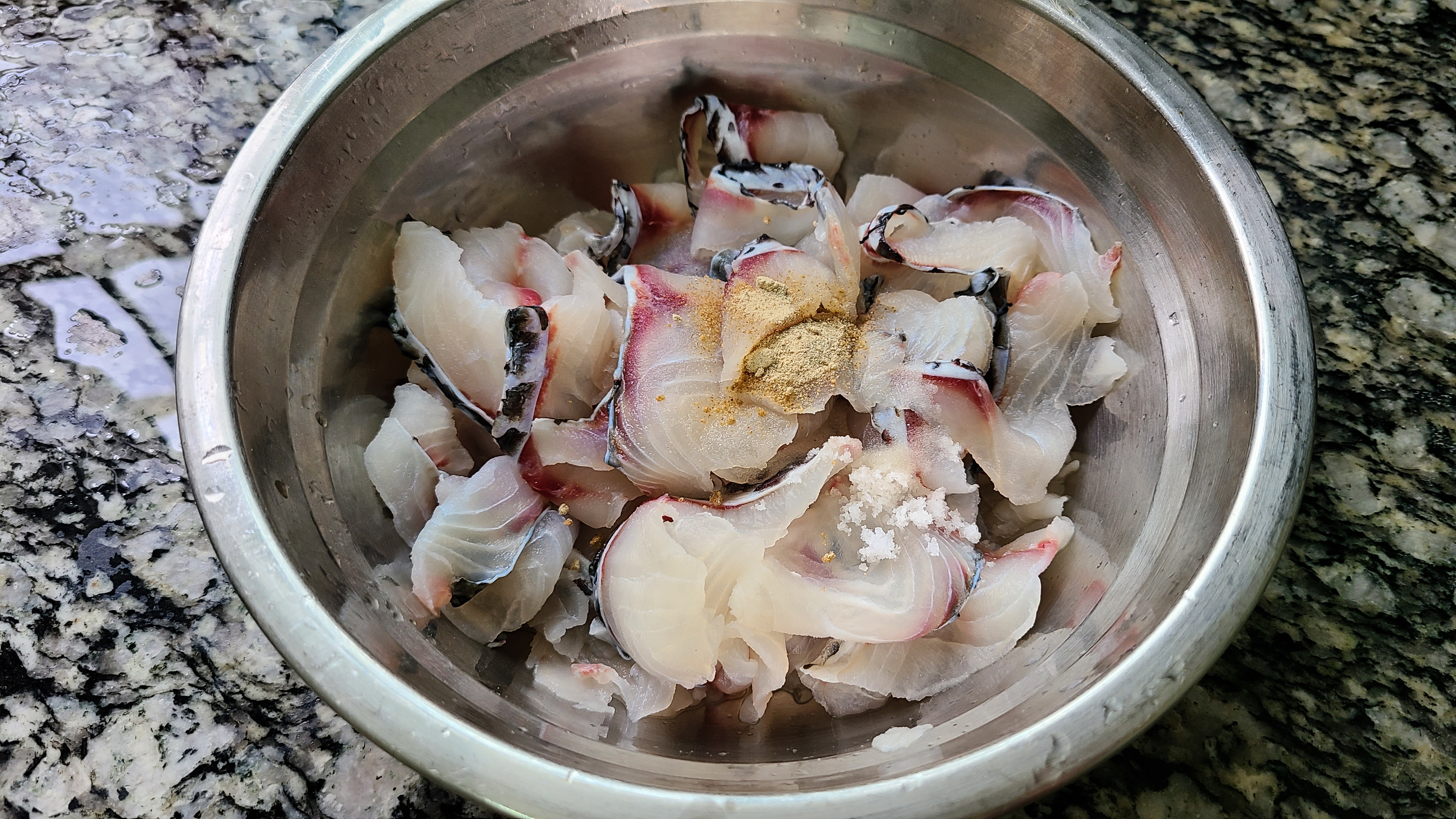 葱油鱼片，广东出了名的美食，老厨师教你做出来，简单好吃
