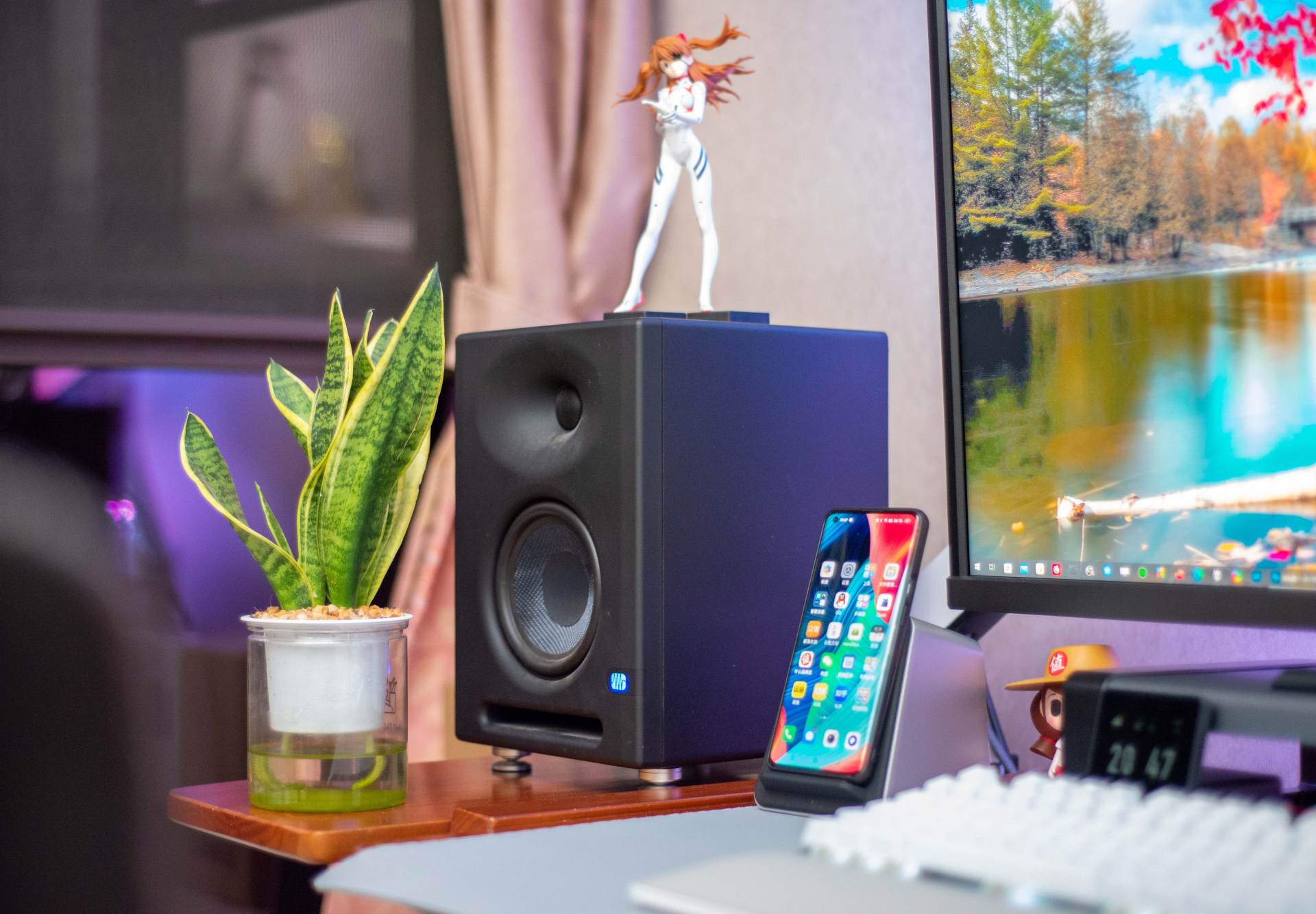 桌面改造 2.0，兼顾生产力与娱乐性的一体化空间