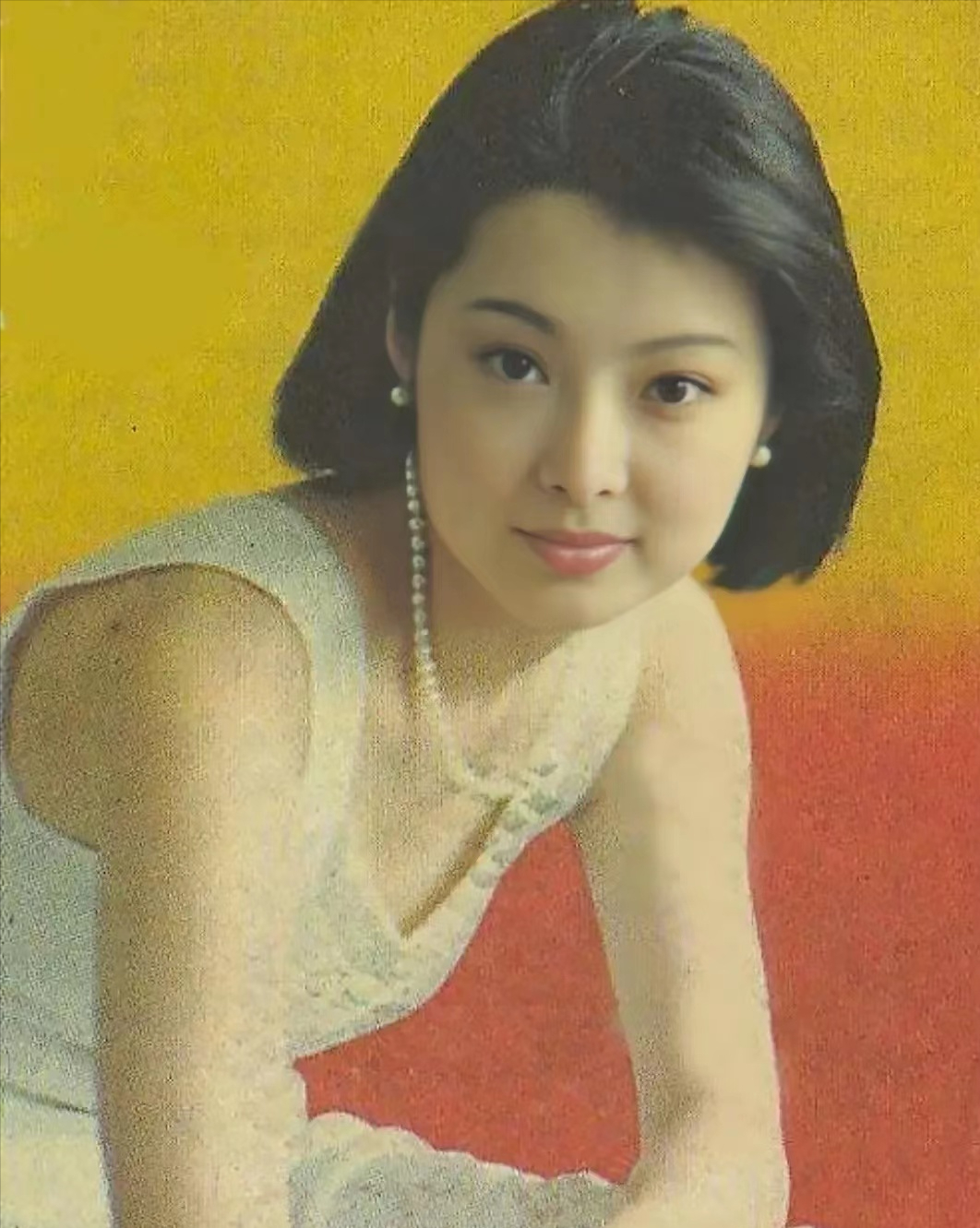 “考古”女星罕见18岁青涩照，刘亦菲太甜了，宁静好野