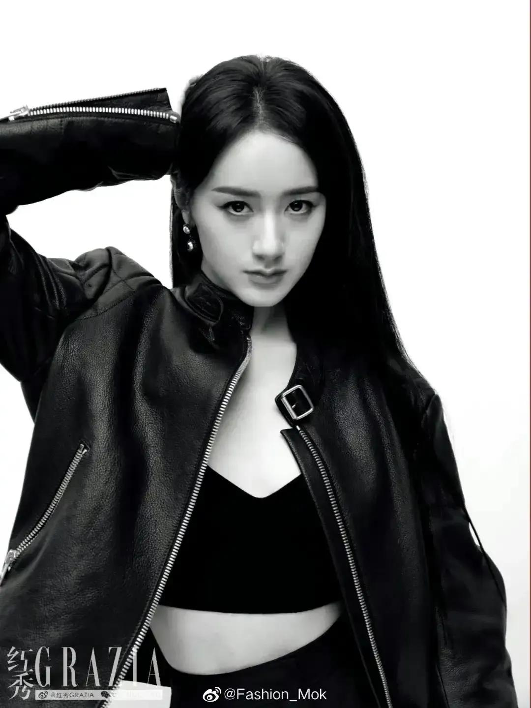 袁冰妍身穿纯黑，霸道气场全开