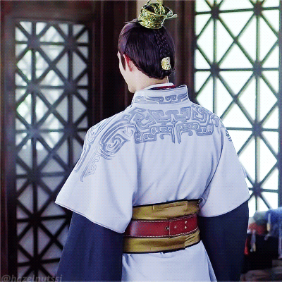 回眸一笑百媚生！男人魅起来太欲了，这6位的回眸杀让人惊艳