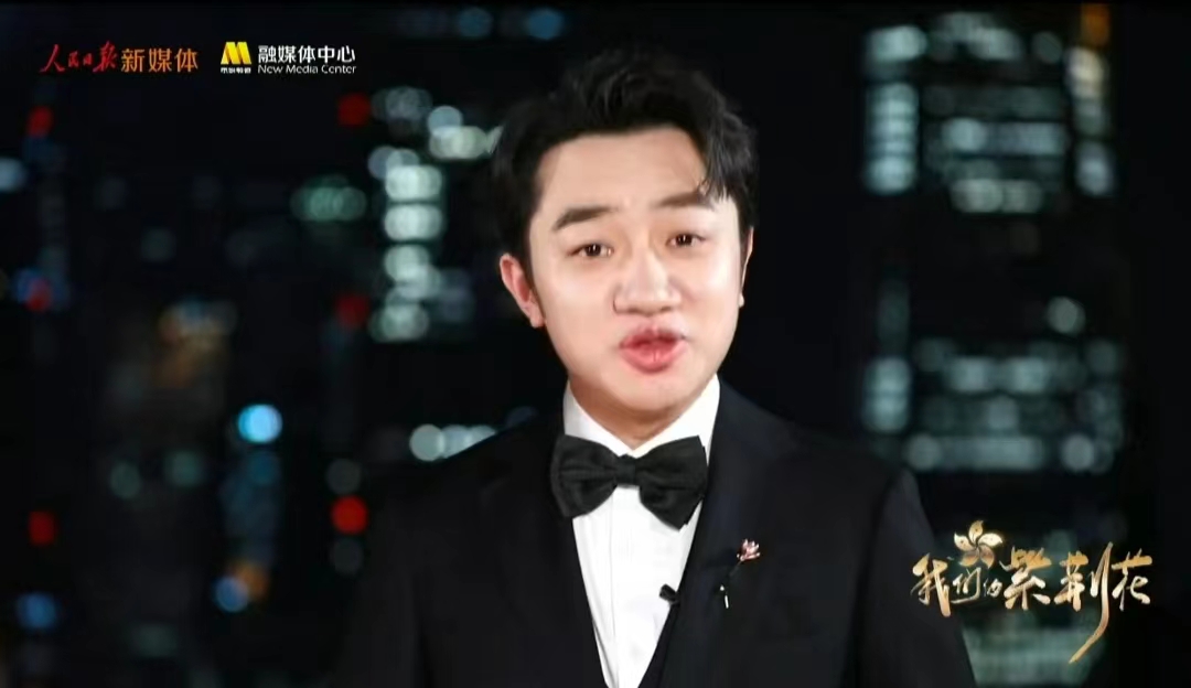 成龙周星驰庆祝香港回归 曾比特着中山装刘恺威唱到眼湿湿好真摰