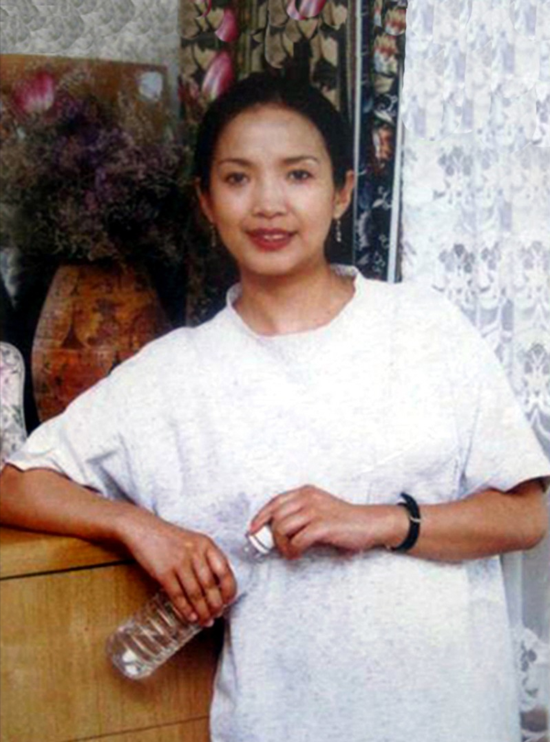 张丰毅和吕丽萍：离婚30年，人生截然不同，亲儿子和继父成一家