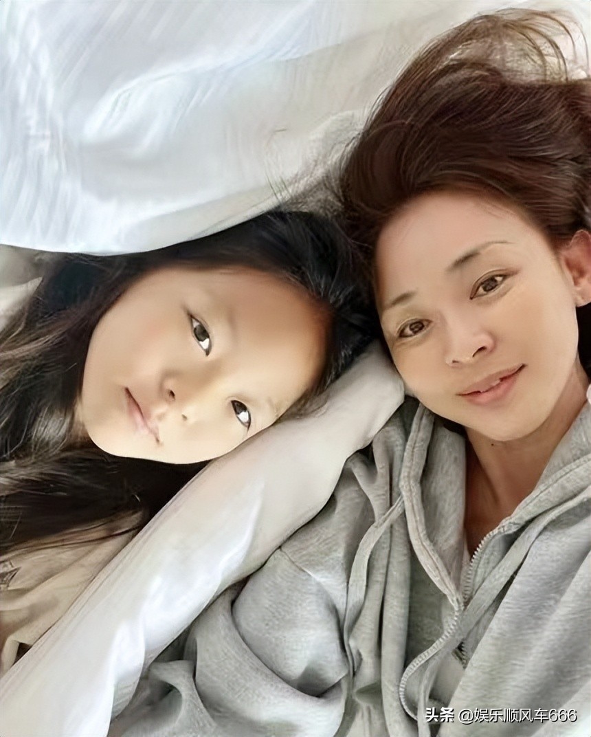 秋成勋女儿秋小爱愈发像妈妈