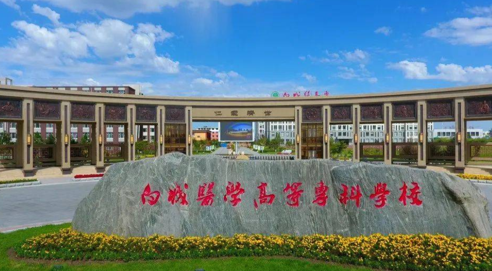 吉林白医专封校，校领导给学生买十几头活猪，各专业学生调侃走红