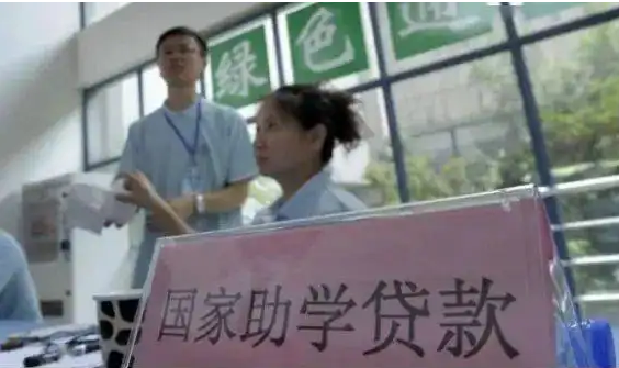 寒门“庞众望”靠捡破烂为生，高考744分上清华，网友：不负众望