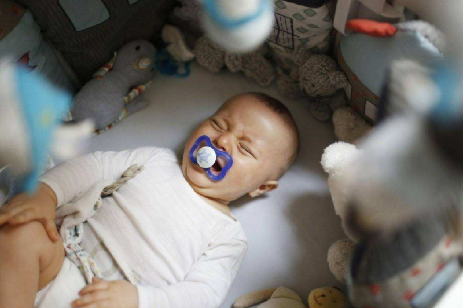 天使宝宝变"睡渣",当孩子进入睡眠倒退期,妈妈们如何机智应对