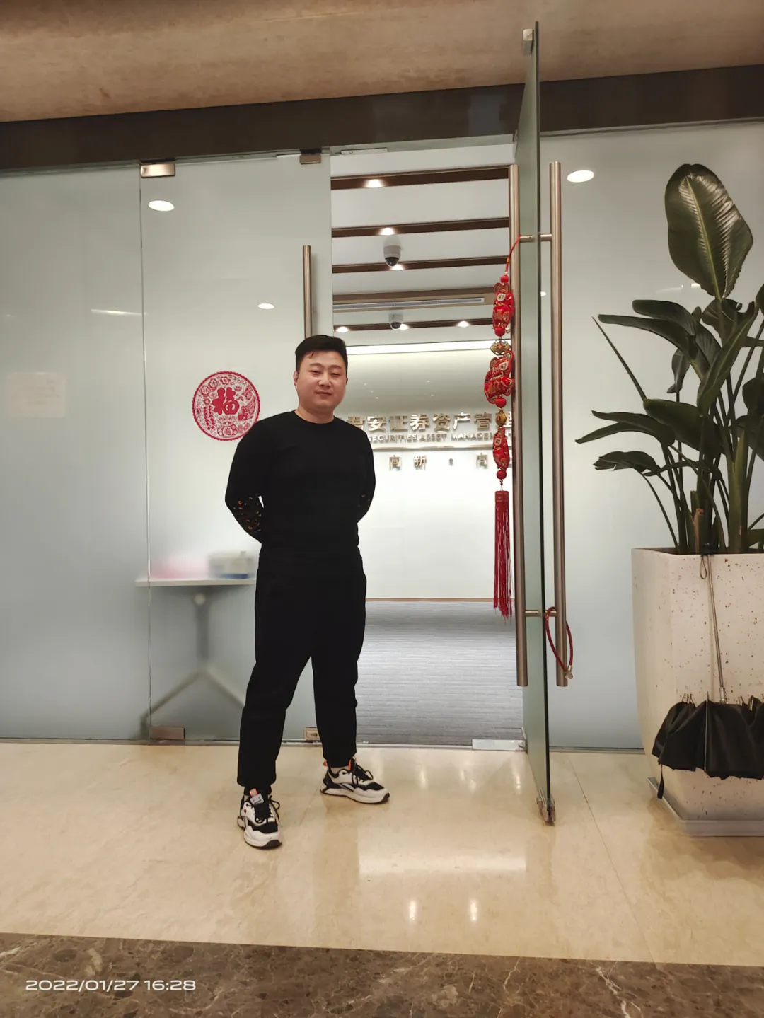 春节不打烊的恒生人