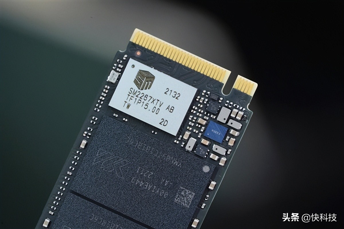 长江存储PC300 1TB版图赏：飚出3.9GB/s