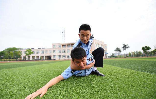 想考警校但成绩不突出，专科院校的提前批次，值得中等生报考