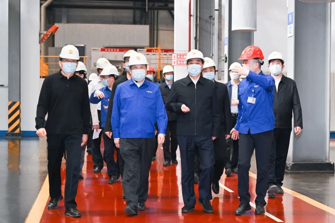 山東省委副書(shū)記楊東奇到濰柴材料成型中心調研
