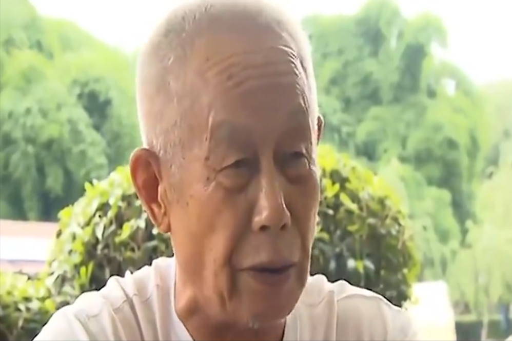 84岁老局长闹离婚，妻子要20万分手费，夫妻还险些大打出手！