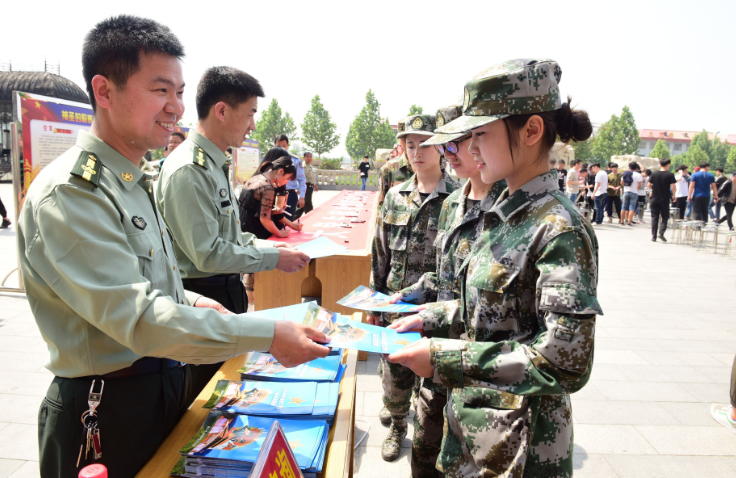 2022征兵工作现已启动，女兵年龄有所放宽，部分大學生将无缘军营