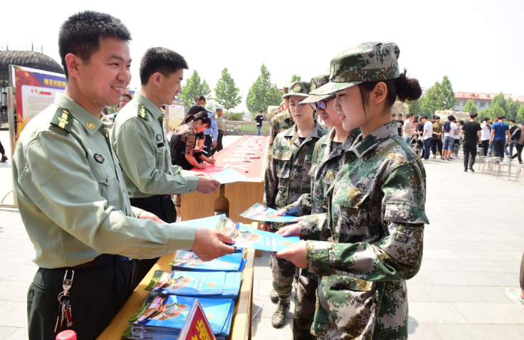 2022征兵工作现已启动，女兵年龄有所放宽，部分大学生将无缘军营