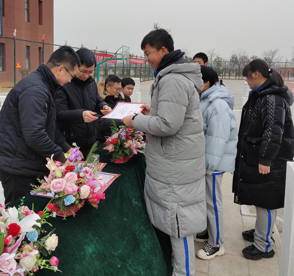 南阳市五中高一年级举行期终考试学生表彰暨分析大会