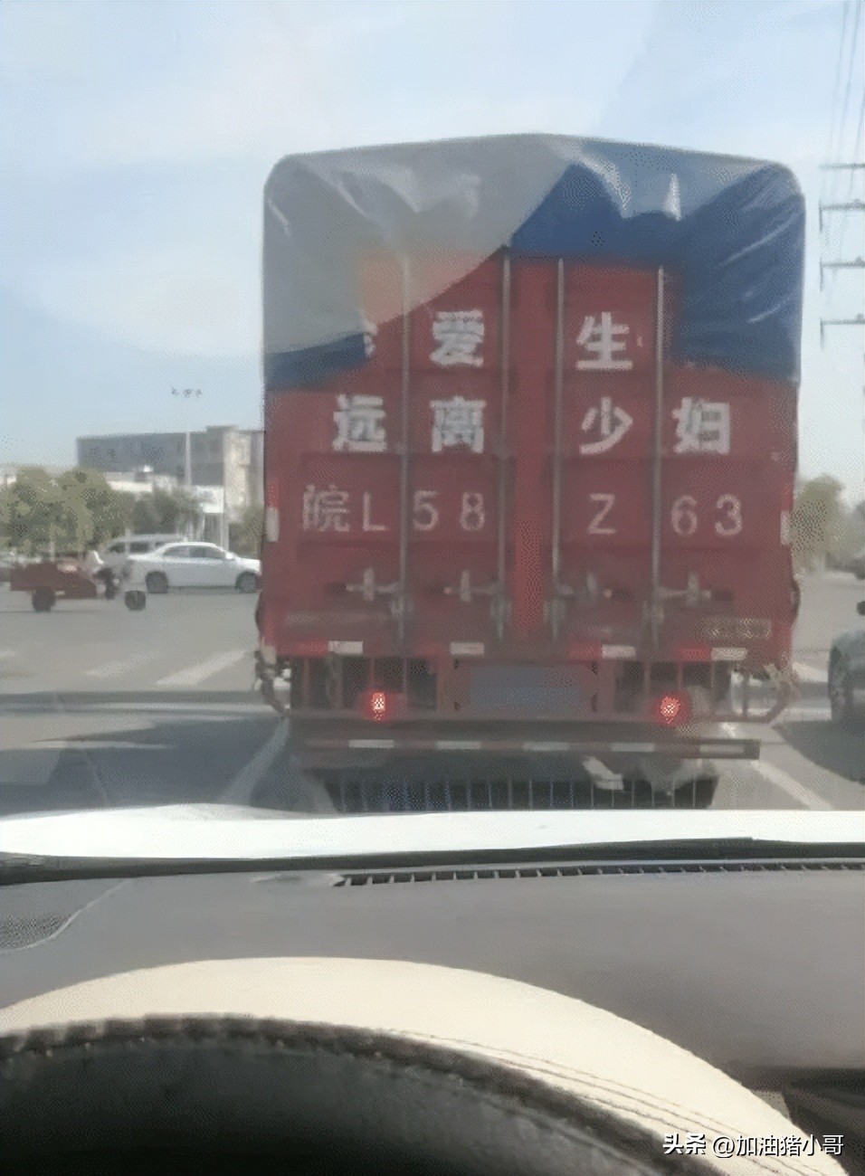 今天和老公一起午睡，我醒了但没睁开眼，老公以为我还在睡觉