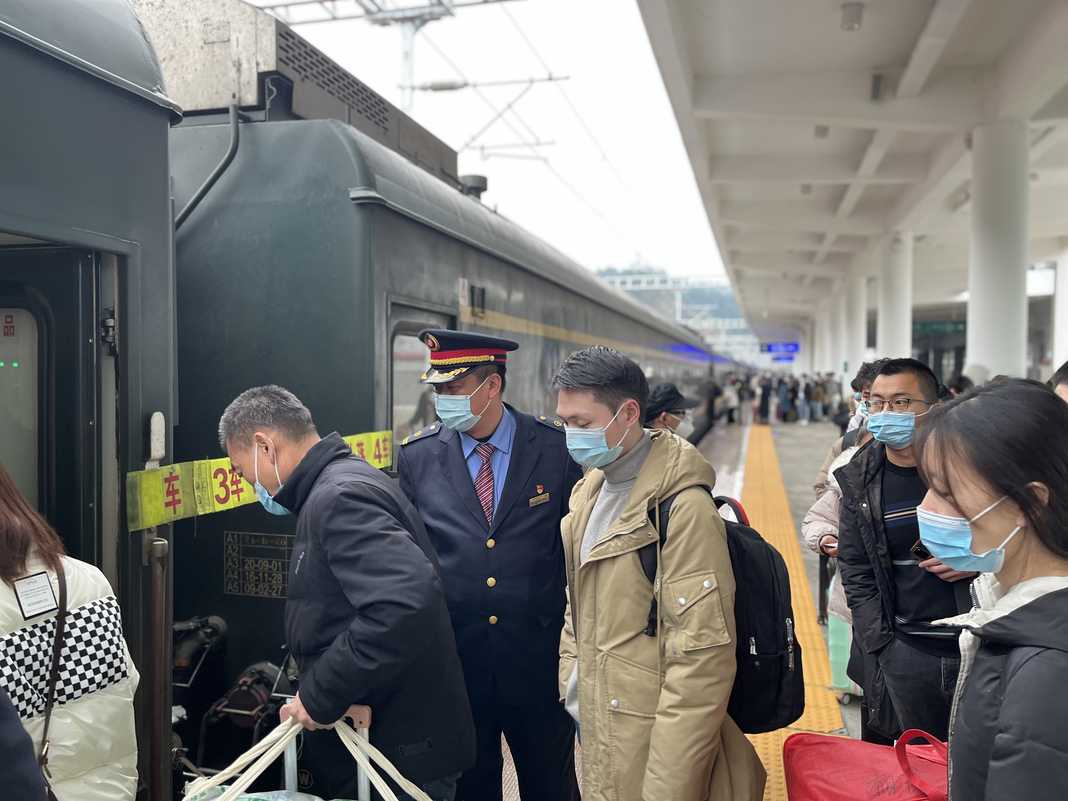 武陵山里的车站充满爱