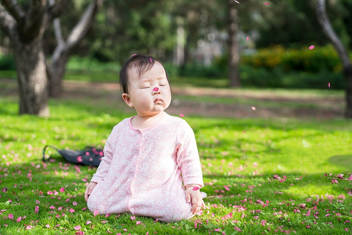 孩子靠嗅觉认识这个世界，嗅觉对宝宝这些方面的影响，家长要清楚