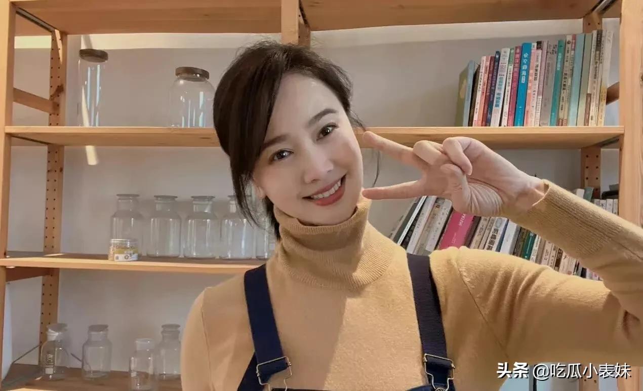 左小青，知性内敛，优雅迷人