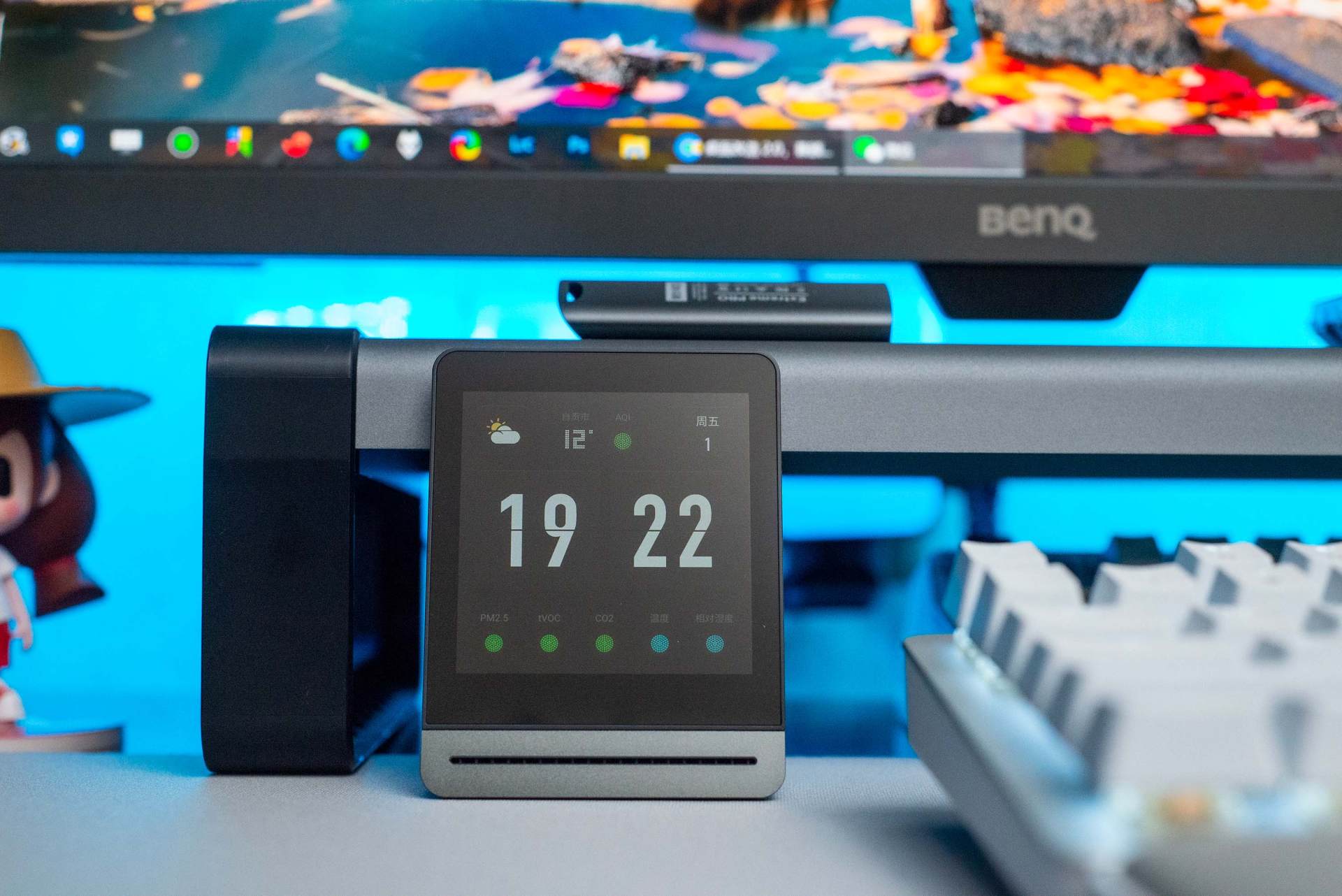 桌面改造 2.0，兼顾生产力与娱乐性的一体化空间