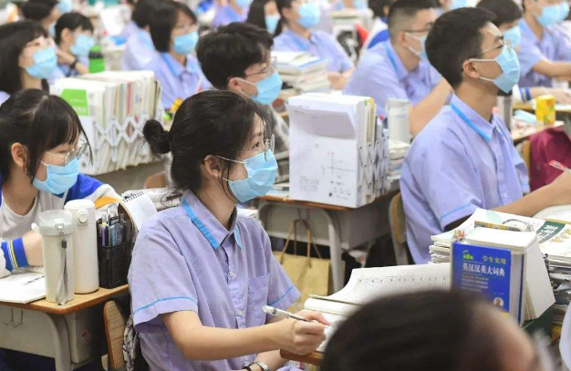 高考用什么笔（为啥高考涂卡非得用2B铅笔）