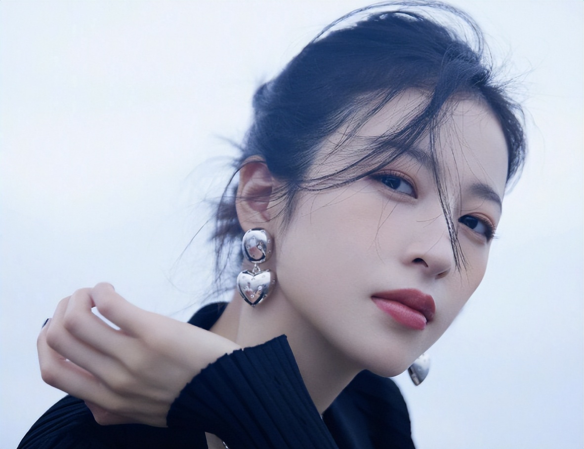 周雨彤新剧即将开机，解锁职场轻熟女角色，“小狼狗”吴磊是男主