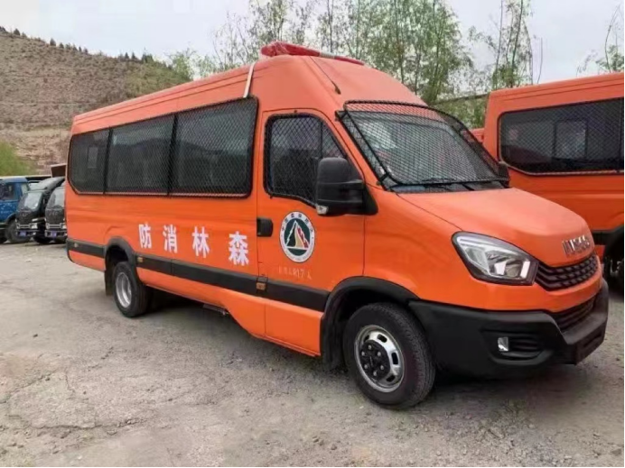 首批依維柯歐勝運兵車圓滿交付，共筑消防“安全墻”
