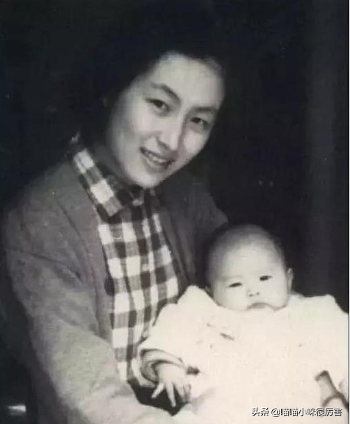 上海美女邬君梅：没孩子成丁克是遗憾，与继女亲密无间是模范继母