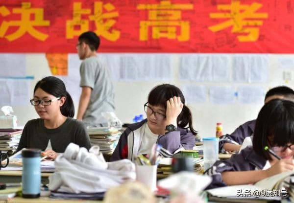 三线城市民办学校招老师，年薪10-15万免费住宿，比一线城市不差