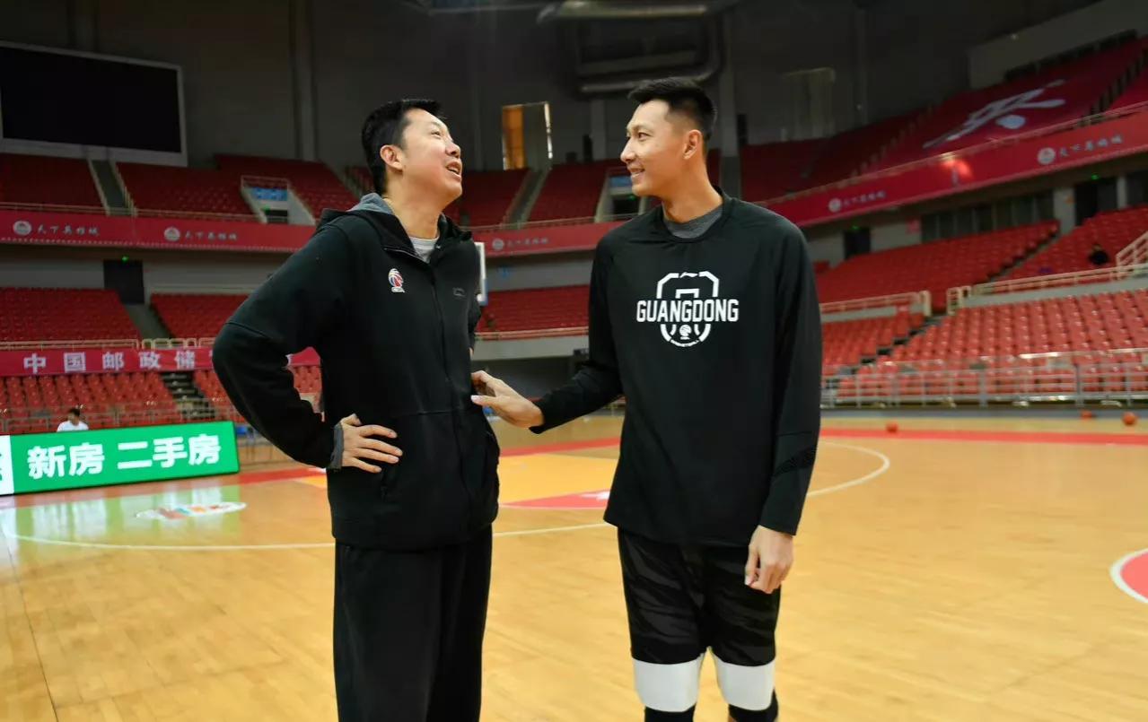 中国篮球nba球员有哪些(中国男篮10大球星，姚明排名榜首，内线球员居多，郭艾伦成功入选)