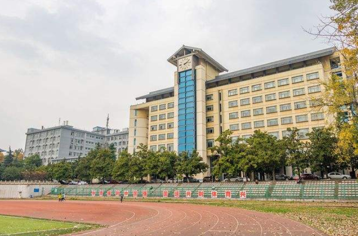 江苏省内高校排名已出炉，以投档线为依据，江苏大学排名垫底？