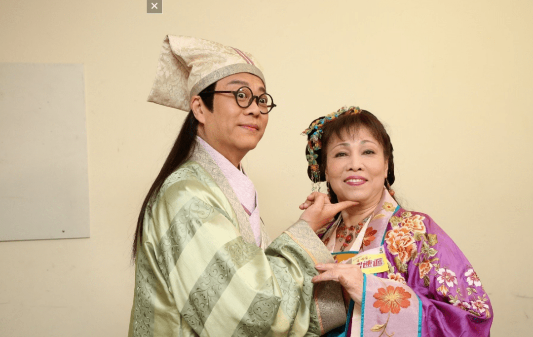 女演员许思敏正式签约TVB，此前跑龙套30年！横店的龙套们该醒了