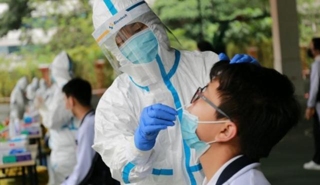 北京疫情出现新变动，部分中小学停止线下授课，家长悲痛万分