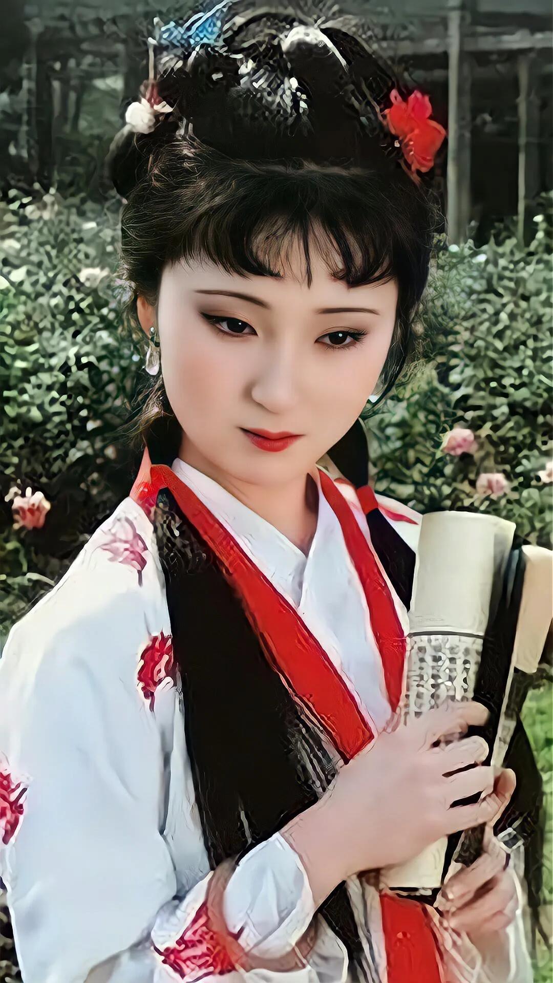 陈晓旭的林黛玉太美太经典了,她的一颦一笑,都已成为无法超越