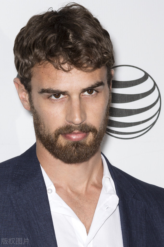 事业下滑八年后再次出发，没想到新剧却被砍了