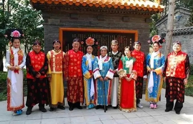 辽宁省有一个奇特的村子,全是满清皇族后裔,仍然保留着当年习惯