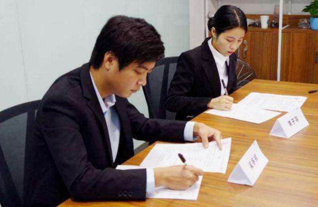 高考800多分！人大毕业今流浪街头，家人：他扔掉手机全国溜达