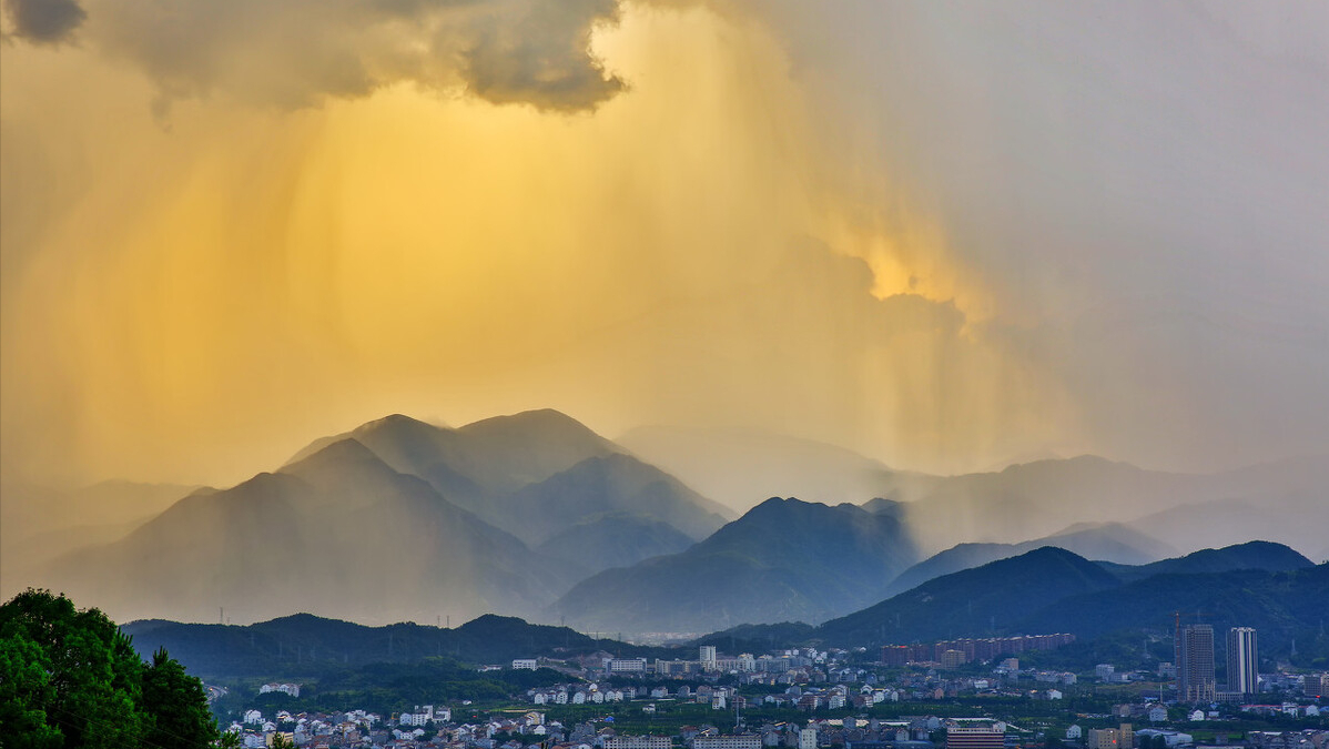 一朵云重达500吨，相当于近百头大象，可它为什么不会掉下来？