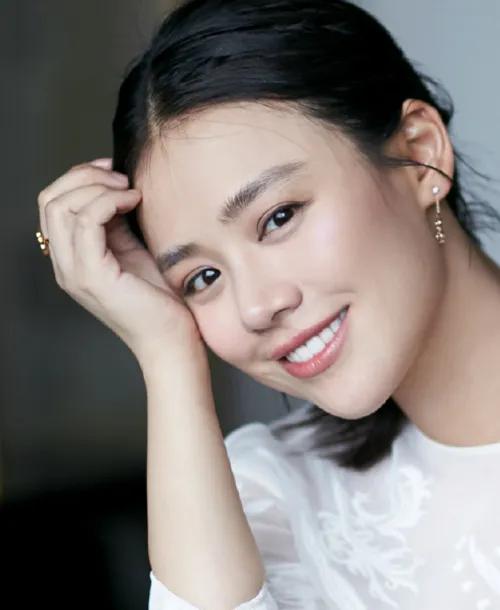 马思纯嫣然一笑