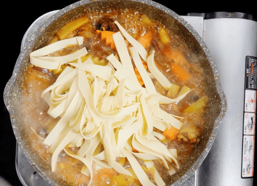“大盘鸡”加一物，味道一绝，每次吃都会清盘